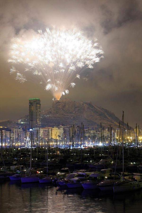 Charming Apartment In Alicante Near The Sea & City Center Exteriör bild