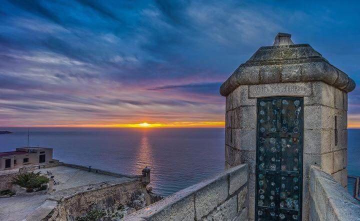 Charming Apartment In Alicante Near The Sea & City Center Exteriör bild