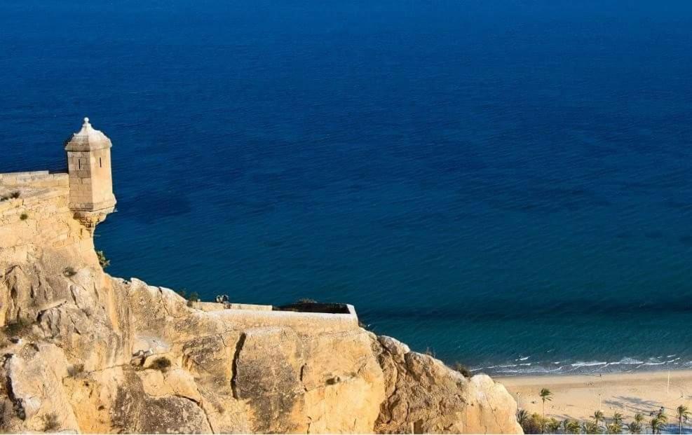 Charming Apartment In Alicante Near The Sea & City Center Exteriör bild